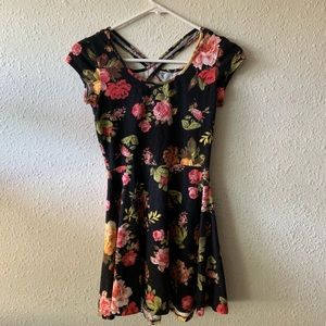 Women’s floral short sleeve dress